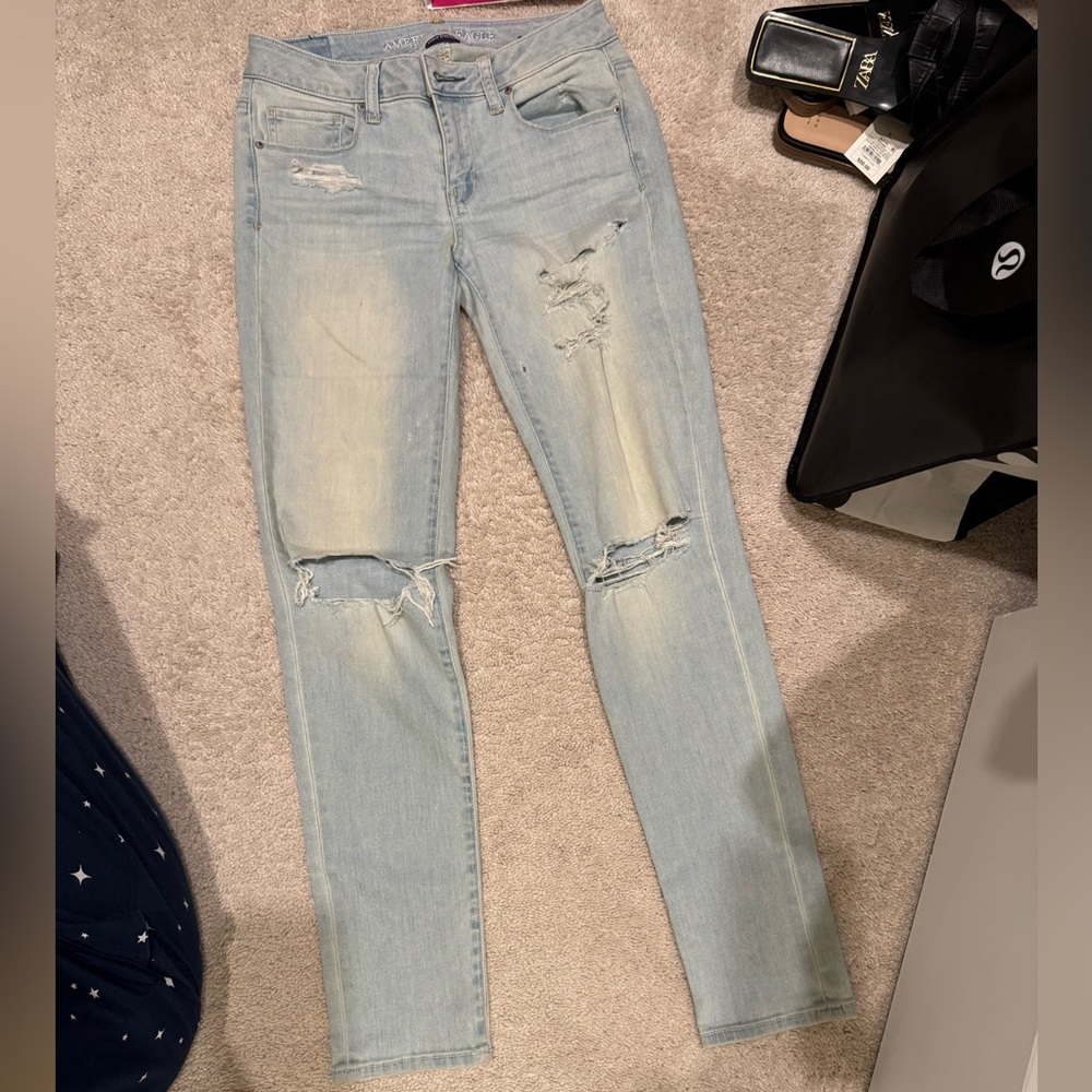 American Eagle Outfitters Light Blue Distressed Skinny Jeans